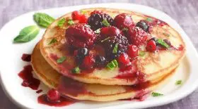 pancakes-vegan-a-la-banane-une-recette-delicieusement-moelleuse