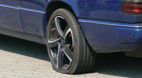 Voiture pneu crevé