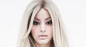 zahia-topless-et-micro-string-elle-fete-la-saint-valentin