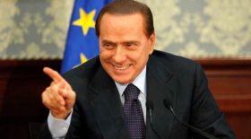 Berlusconi change de femme