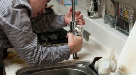 En plein confinement, peut-on recevoir un artisan chez soi ?