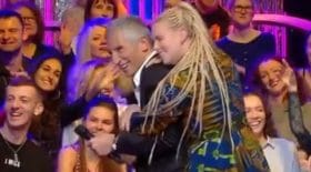 nagui-se-fait-harceler-pour-danser-slow-sur-jai-encore-reve-delle
