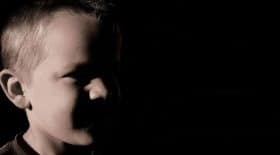 violences-domestiques-frappe-par-son-pere-un-enfant-de-six-ans-est-retrouve-en-etat-de-mort-cerebrale
