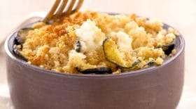crumble-sale-aux-courgettes-chevre-et-lardons-un-delice-croustillant-lassiette