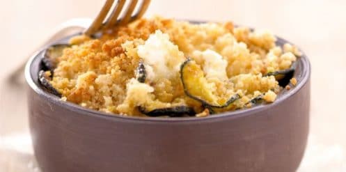 crumble-sale-aux-courgettes-chevre-et-lardons-un-delice-croustillant-lassiette
