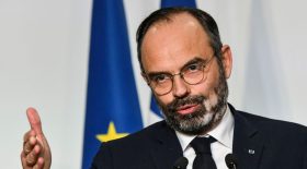 Edouard Philippe barbe blanche