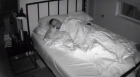 il-planque-camera-de-videosurveillance-et-decouvre-ce-que-son-chat-fait-dans-la-nuit