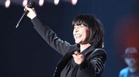 lio-apres-le-bas-qui-fait-scandale-elle-saffiche-topless