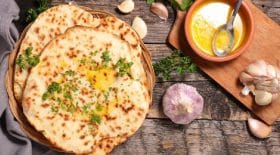 naans-au-fromage-et-a-lail-un-petit-pain-indien-pas-comme-les-autres
