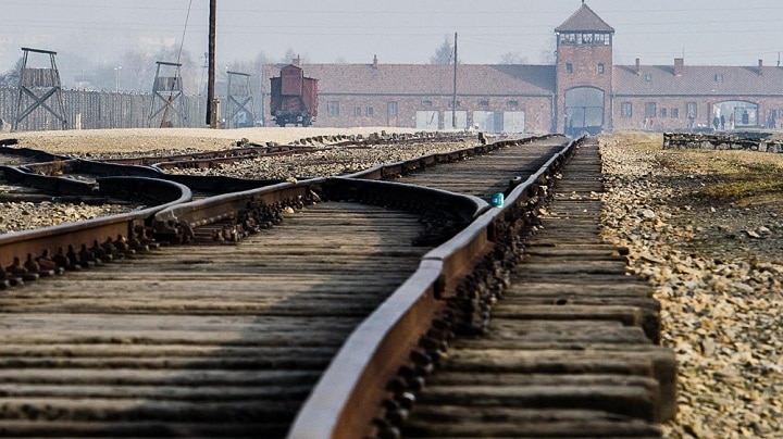 auschwitz-des-objets-planques-par-les-prisonniers-sont-decouverts-dans-les-conduits