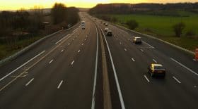 Pourquoi des automobilistes restent-ils sur la voie du milieu ?