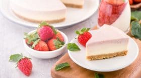 bavarois-aux-fraises-de-la-gourmandise-du-fondant-du-croquant-une-tuerie