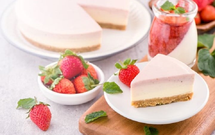 bavarois-aux-fraises-de-la-gourmandise-du-fondant-du-croquant-une-tuerie