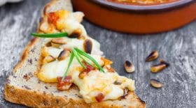 camembert-roti-au-chorizo-et-miel-un-aperitif-de-caractere-et-qui-va-plaire-a-tout-le-monde