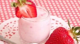 mousse-aux-fraises-les-secrets-dune-bombe-avec-seulement-4-ingredients
