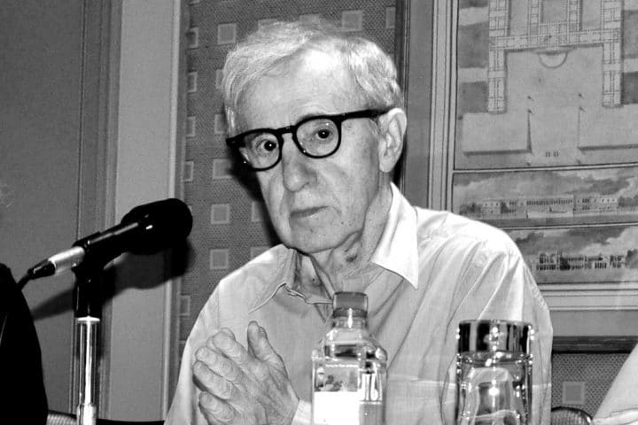 Woody Allen sort son autobiographie