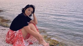 Agathe auproux profite de ses vacances