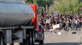camion-citerne manifestants Minneapolis