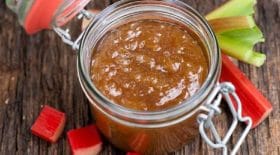 compote-de-rhubarbe-une-recette-douceur-ideale-en-fin-repas