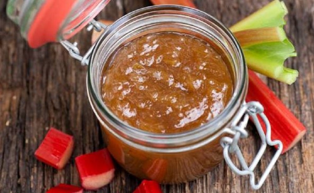 Compote de rhubarbe une recette douceur idéale en fin de repas