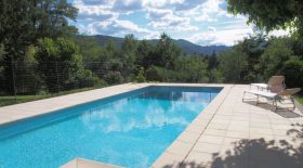 corps enfants mère piscine