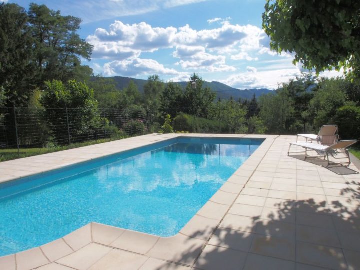 corps enfants mère piscine