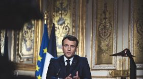 Emmanuel Macron critiqué
