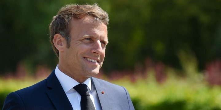 Emmanuel Macron prix costumes