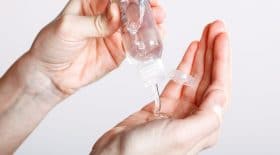 le gel hydroalcoolique présente des dangers s'il est utilisé au soleil