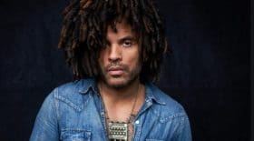 lenny-kravitz-il-pose-entierementnu-pour-labonne-cause-et-on-voit-tout