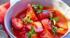 soupe-de-fraises-un-dessert-hyper-frais-et-terriblement-gourmand