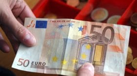 Une femme fait un geste attendrissant 10 ans plus tard