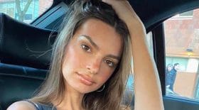 Emily Ratajkowski robe sexy