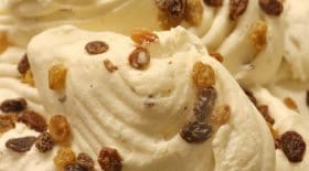 glace-rhum-raisin-thermomix-la-texture-fondante-dune-glace-a-litalienne-en-seulement-10-minutes