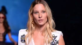 Ilona smet sexy en bikini
