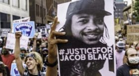affaire-jacob-blake-grievement-blesse-par-les-policiers-il-devrait-rester-paralyse