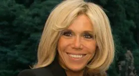 Brigitte Macron choque avec son look
