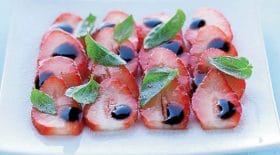 carpaccio-de-fraises-au-vinaigre-balsamique-de-la-fraicheur-et-du-gourmand-pour-recette-facile