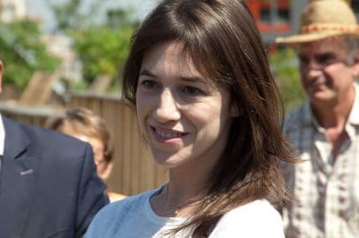 Charlotte Gainsbourg sublime au naturel : elle fait sensation à l’avant-première de son nouveau film