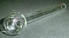 Marie est excédée par la consommation de drogue de ses voisins