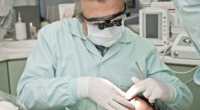 L'OMS recommande de reporter les visites chez le dentiste