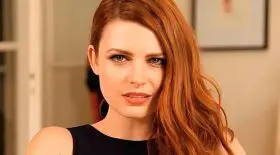 Elodie Frégé naturel topless