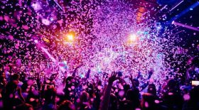 Les étonnantes fêtes qui ont lieu dans les collines d'Hollywood