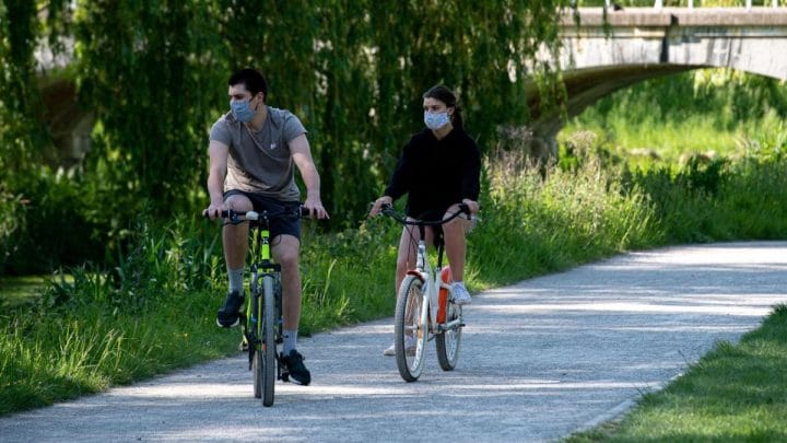 Les joggeurs et les cyclistes ne seront pas obligés de porter le masque dans les rues de Paris 