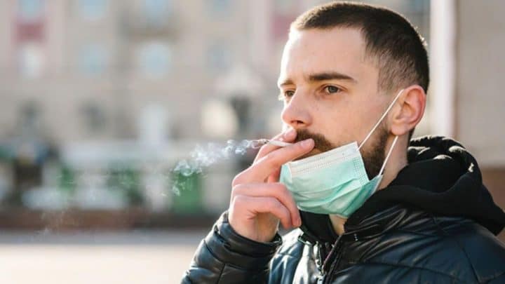 Depuis la mise en vigueur de l’obligation du port du masque est-il possible de fumer dans l'espace public?
