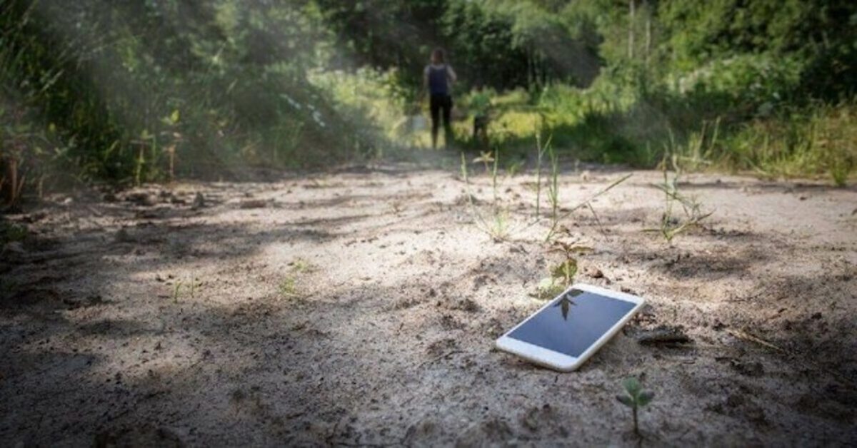 Cet homme perd son téléphone... quand il le retrouve, il est sous le choc en voyant les images