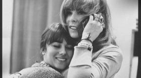 Alizée rend hommage à Mylène Farmer