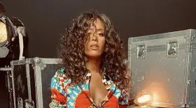 Amel Bent plus sexy que jamais