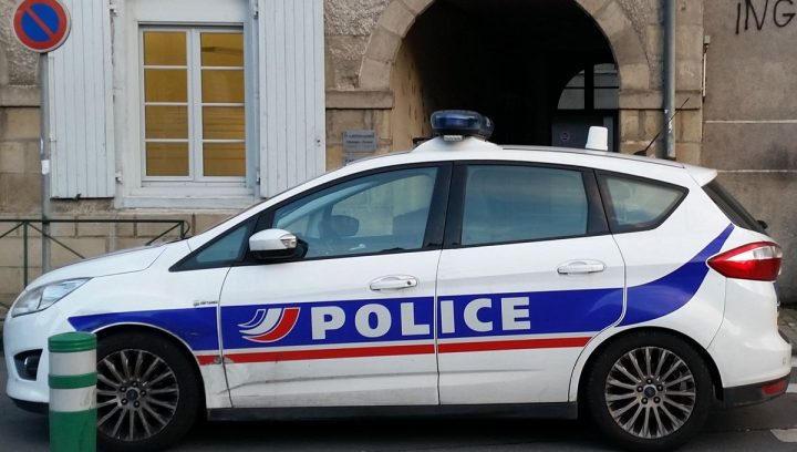 Une famille se fait frapper et ligoter lors d'un cambriolage