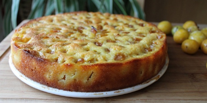 clafoutis-aux-prunes-un-delice-de-saison-a-sen-lecher-les-doigts